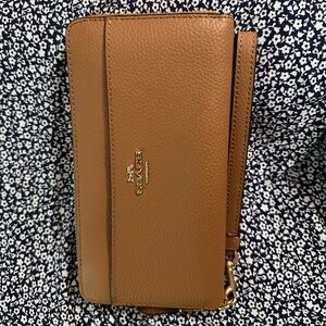 Coach Wristlet zip wallet. EUC!